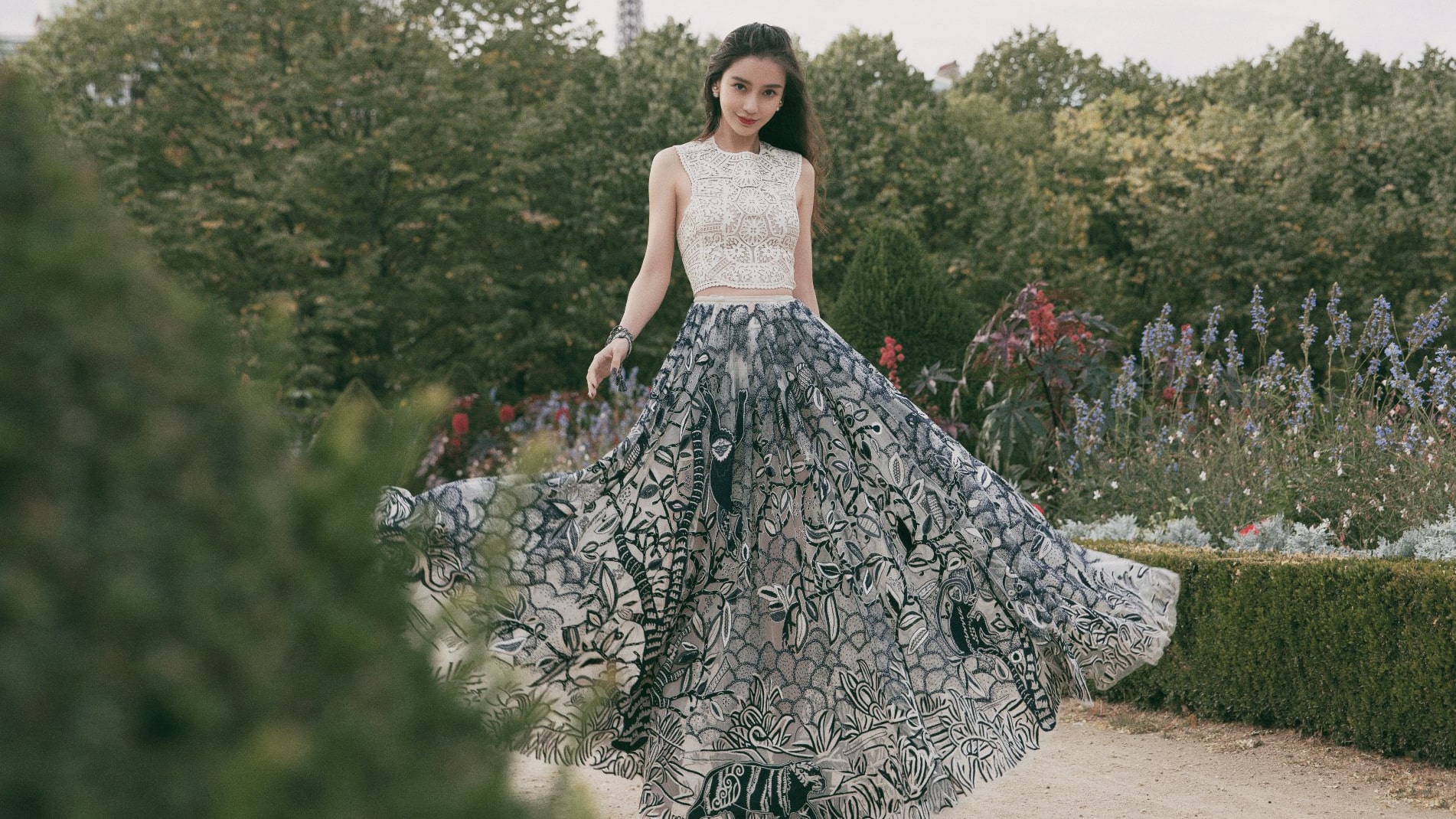 phối đồ với chân váy dài vintage