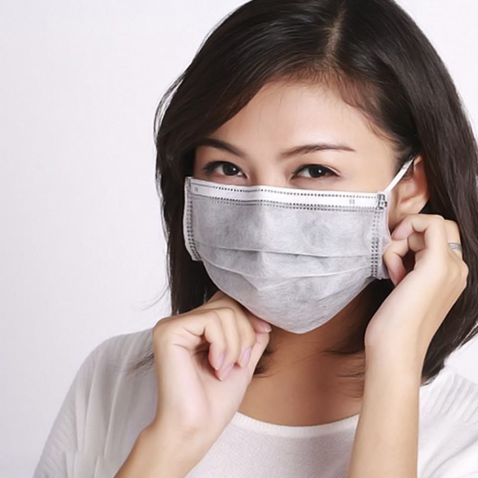 phun môi bao lâu thì được đánh son
