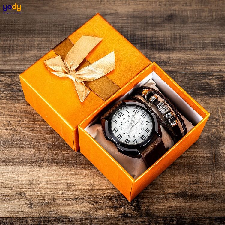 Đồng hồ làm quà sinh nhật cho nam