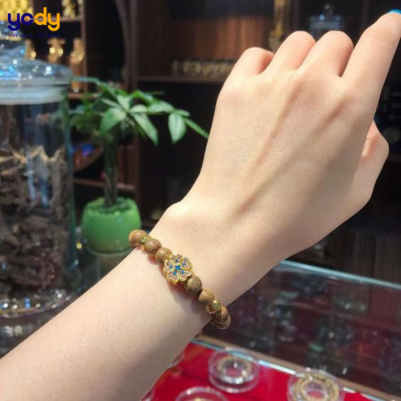 Tặng quà gì sinh nhật cho sếp nữ - Vòng tay phong thủy