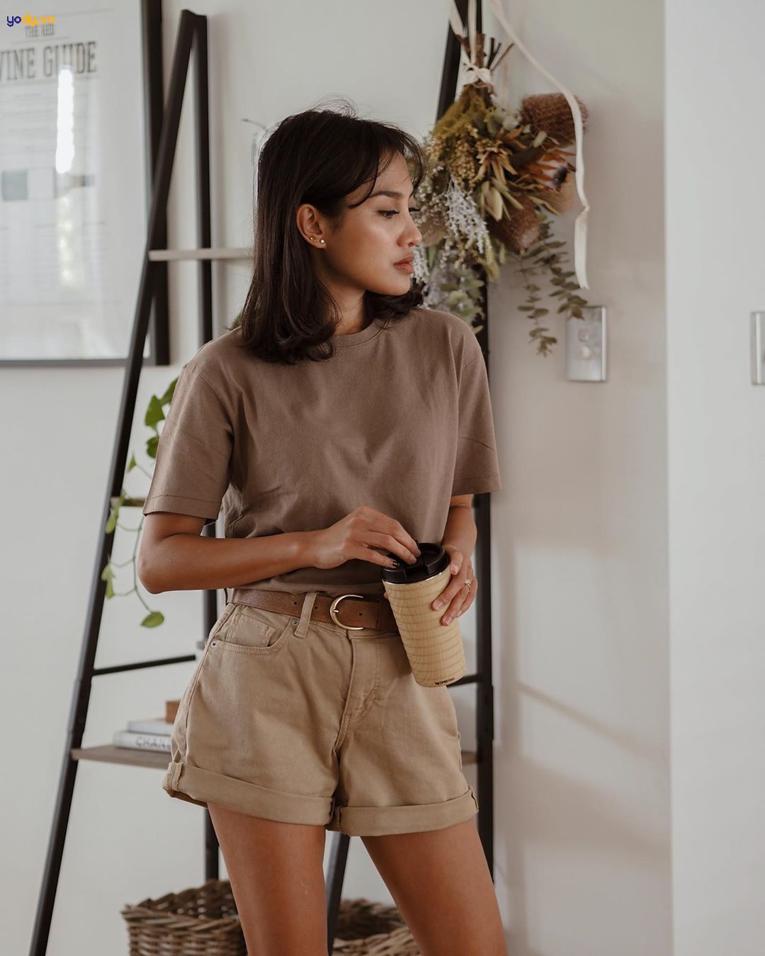 quần be phối áo màu gì