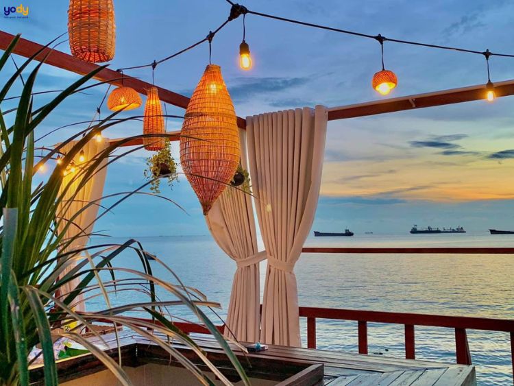 Beach Stop Lounge Cafe