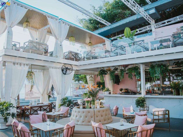 Gazebo Beach Front Lounge Cafe