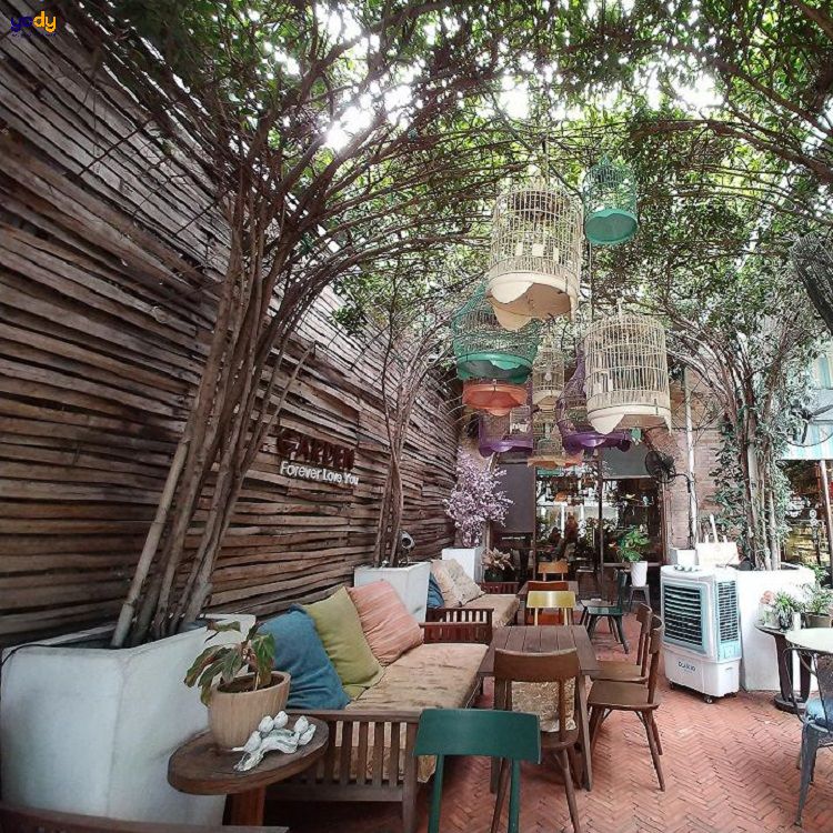 Fly Cupcake Garden - Quán cafe sân vườn view đẹp giá rẻ