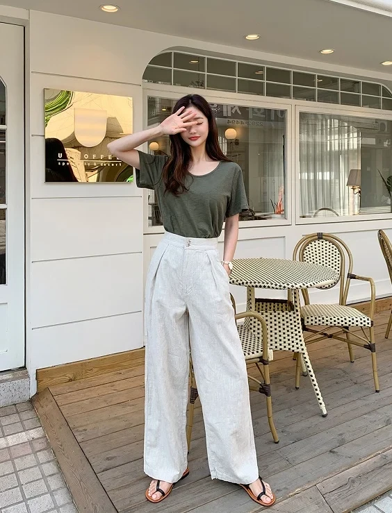 Quần đũi nữ mặc với áo gì?