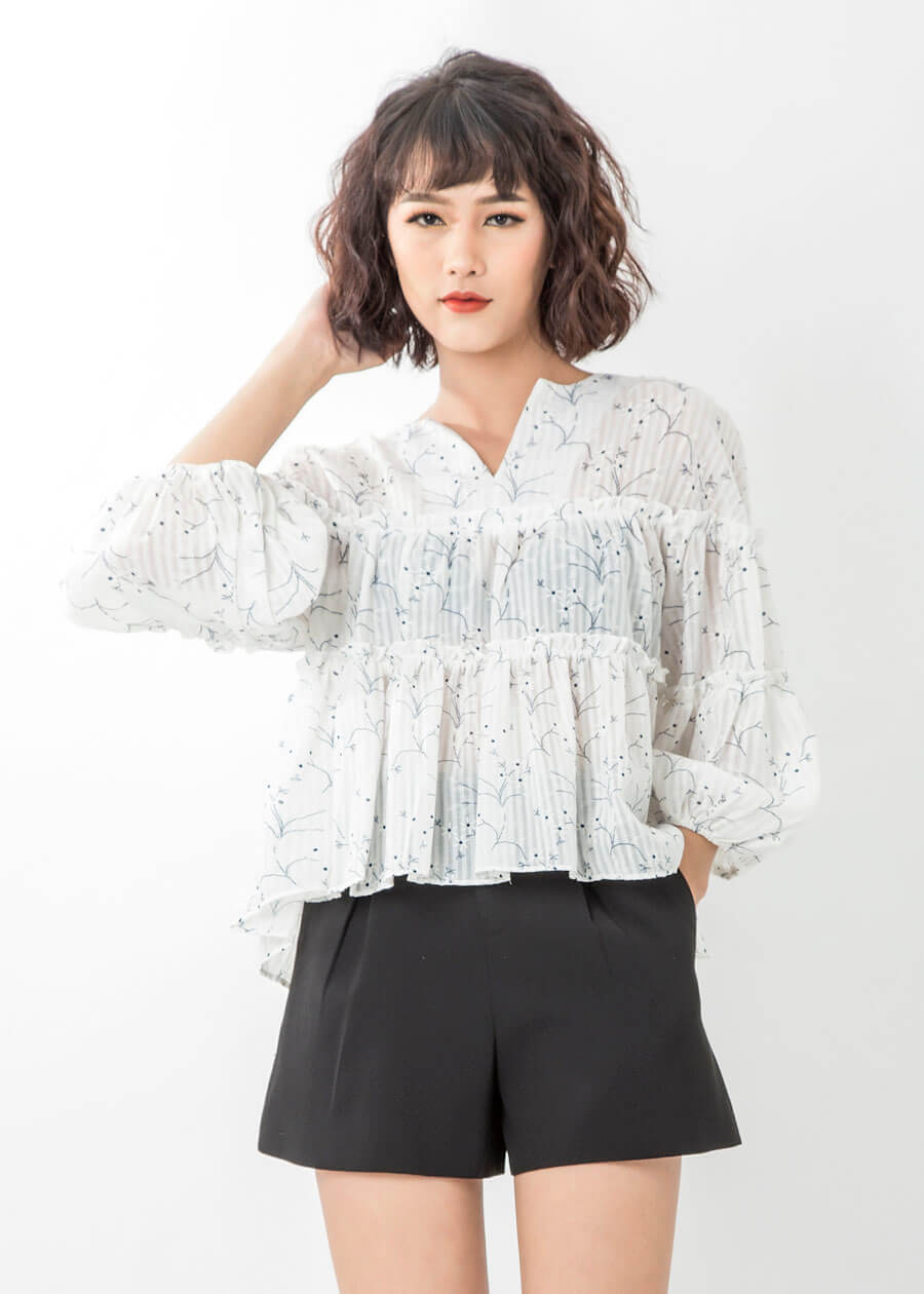 Quần đũi nữ mặc với áo gì?