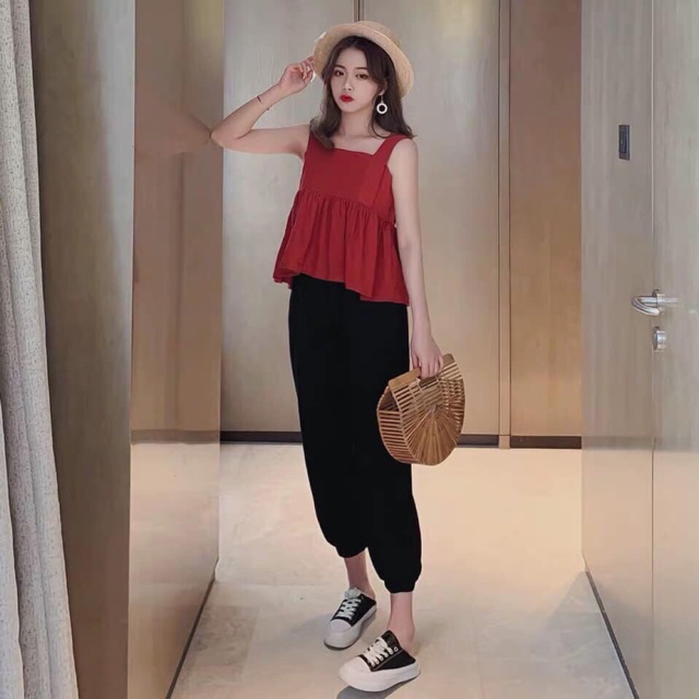 Quần đũi nữ mặc với áo gì?