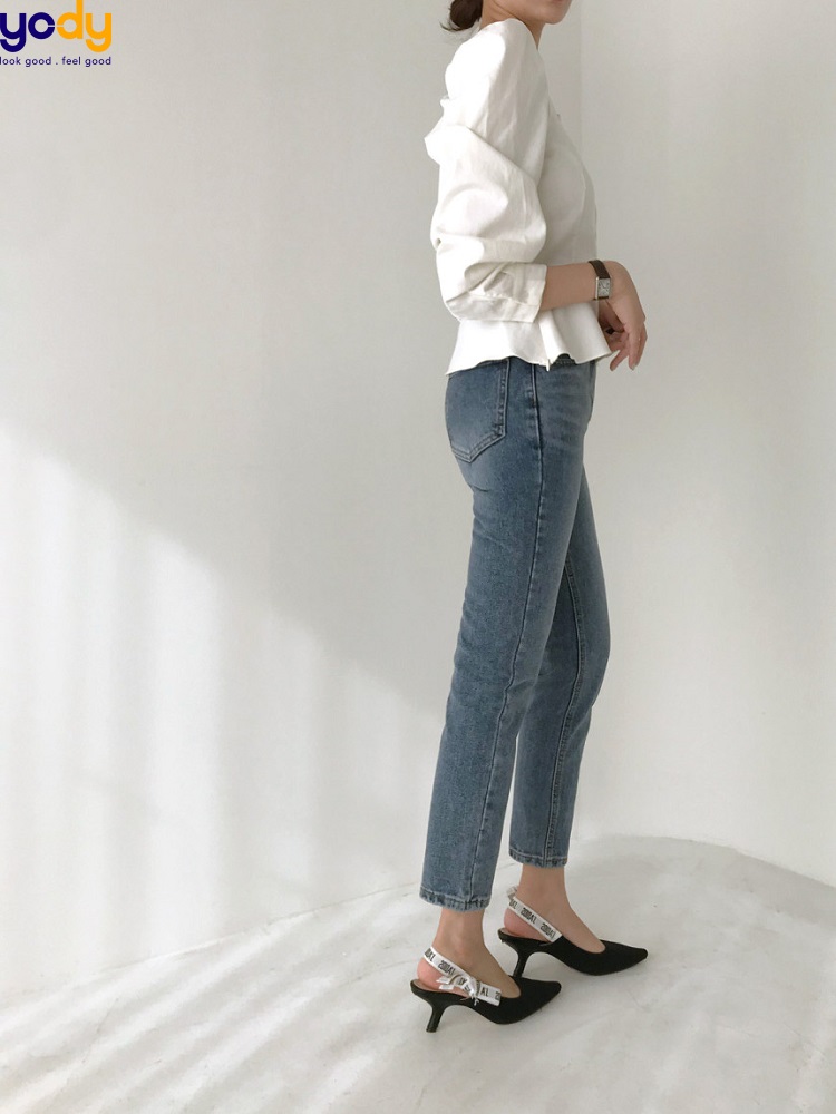 Quần jean skinny nữ với áo sơ mi