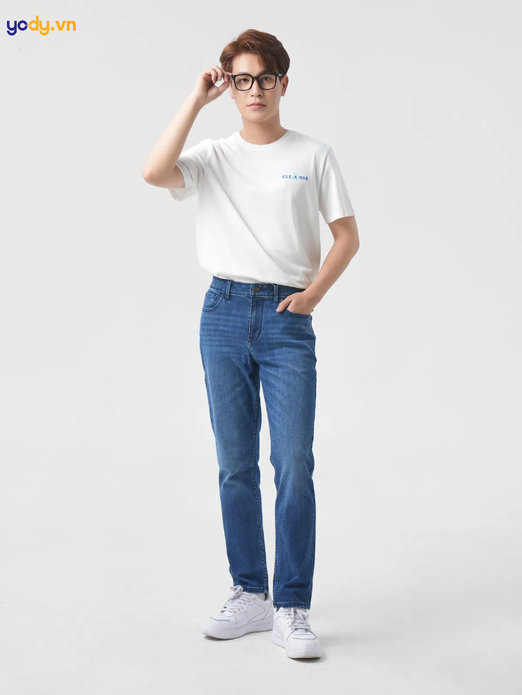 Mix quần jean nam trung niên với áo thun trẻ trung