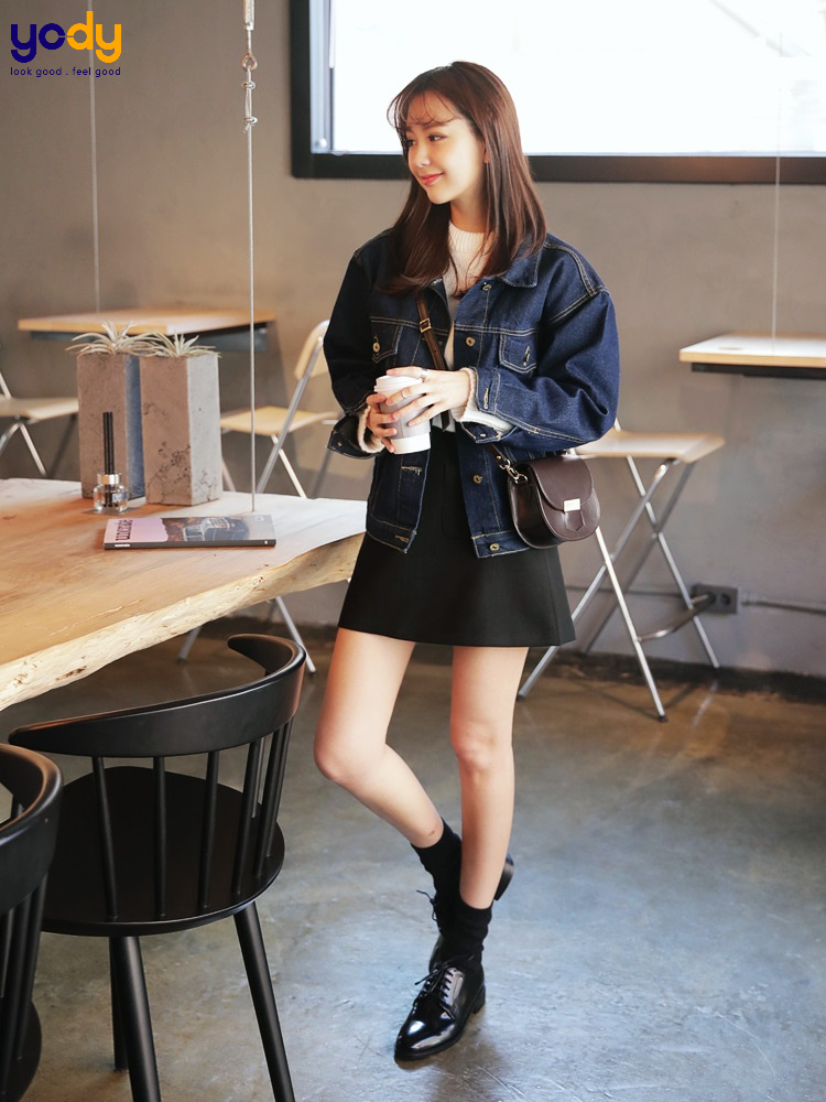 Quần váy cùng áo khoác denim