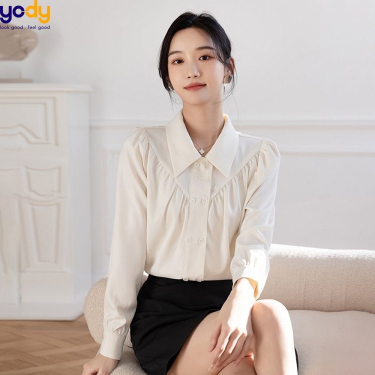 Áo sơ mi nữ trắng mặc với chân váy
