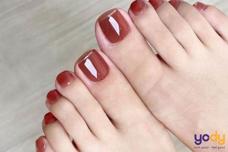 99 mẫu nail sơn móng chân màu đỏ rượu cực quyến rũ