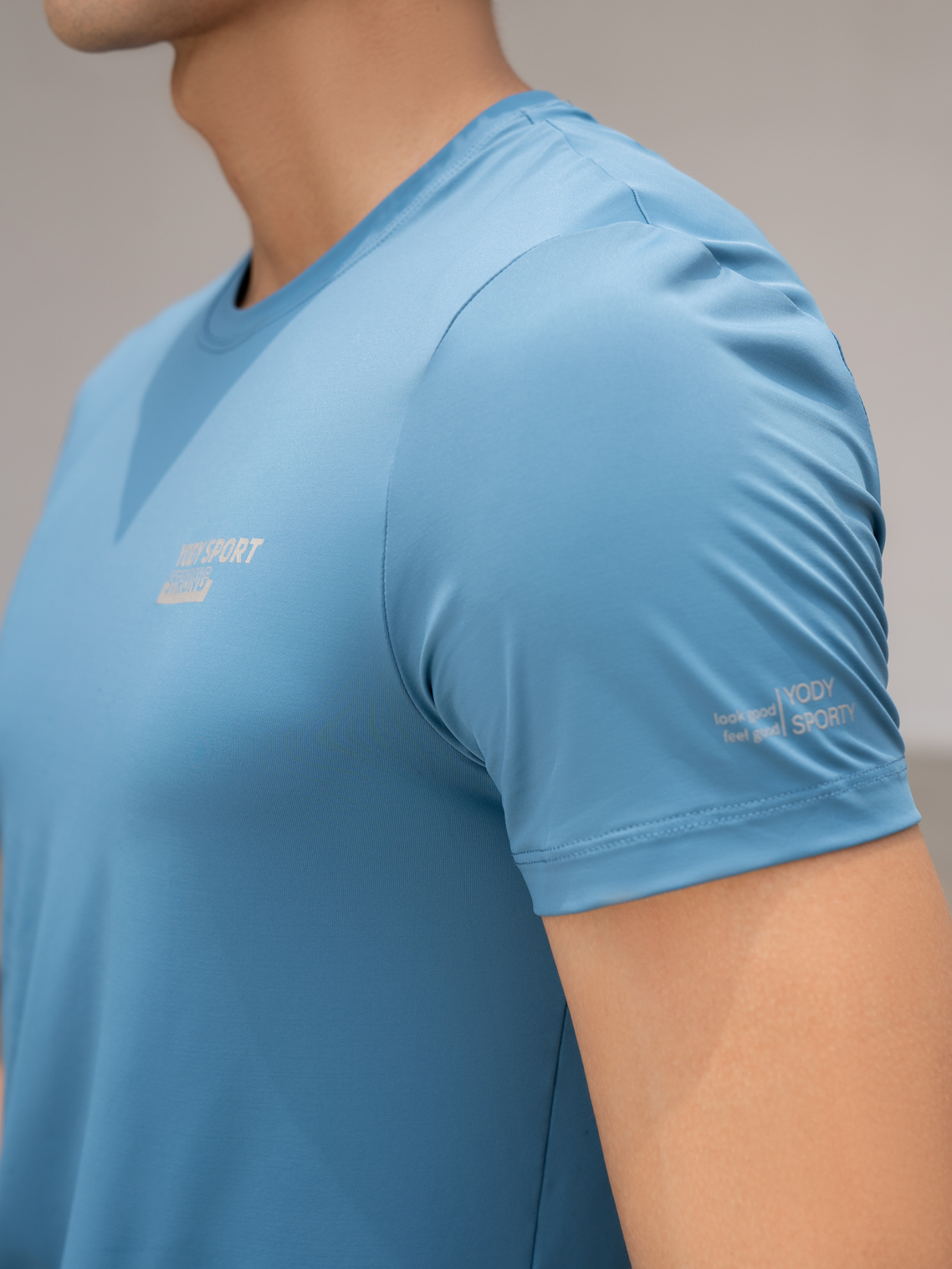 Áo Thun Nam Thể Thao In Ngực Năng Động