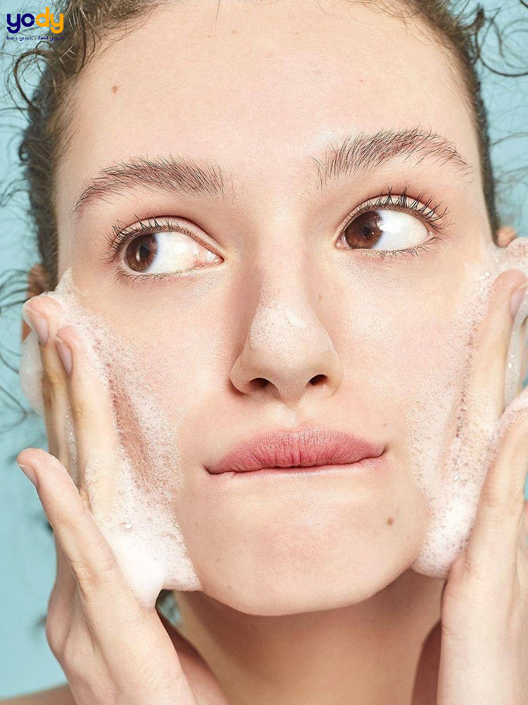 Cách chọn sữa rửa mặt dưỡng ẩm phù hợp nhất