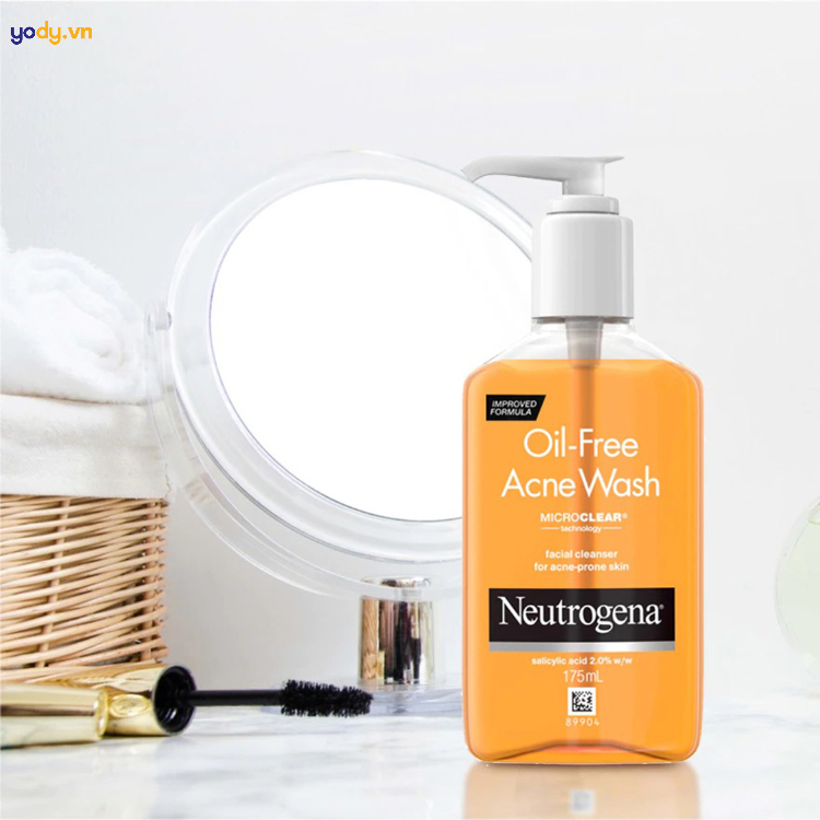 Sữa rửa mặt trị mụn cho nam Neutrogena Oil-Free Acne Wash