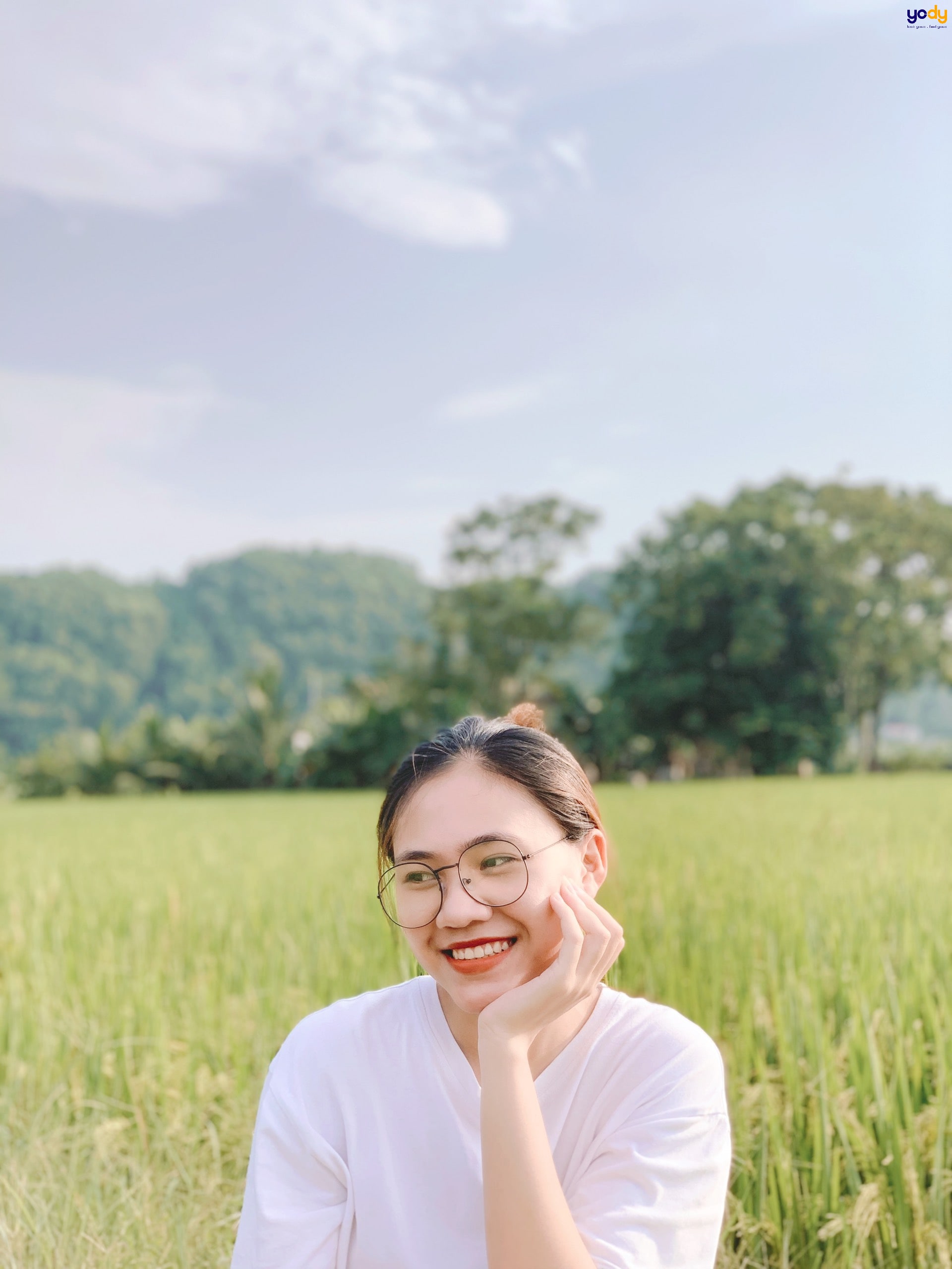tạo dáng chụp ảnh đồng lúa