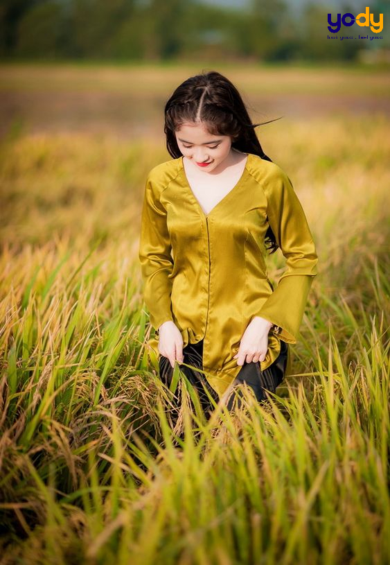 tạo dáng chụp ảnh đồng lúa