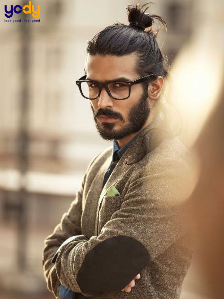 Kiểu tóc top knot mạnh mẽ