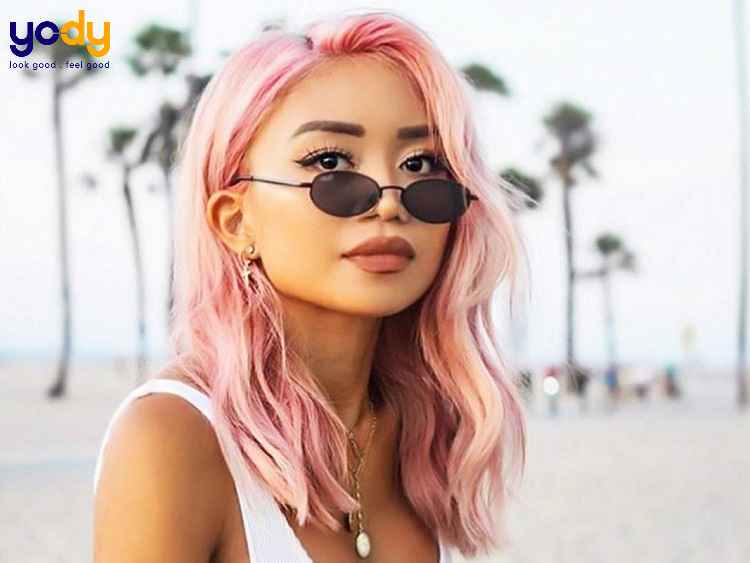 Nhuộm tóc màu hồng cánh sen là trào lưu thời trang hot nhất hiện nay. Tự tin và quyến rũ với kiểu tóc này, bạn sẽ trở nên nổi bật trong mắt mọi người. Hãy xem hình ảnh liên quan để cập nhật thêm thông tin.