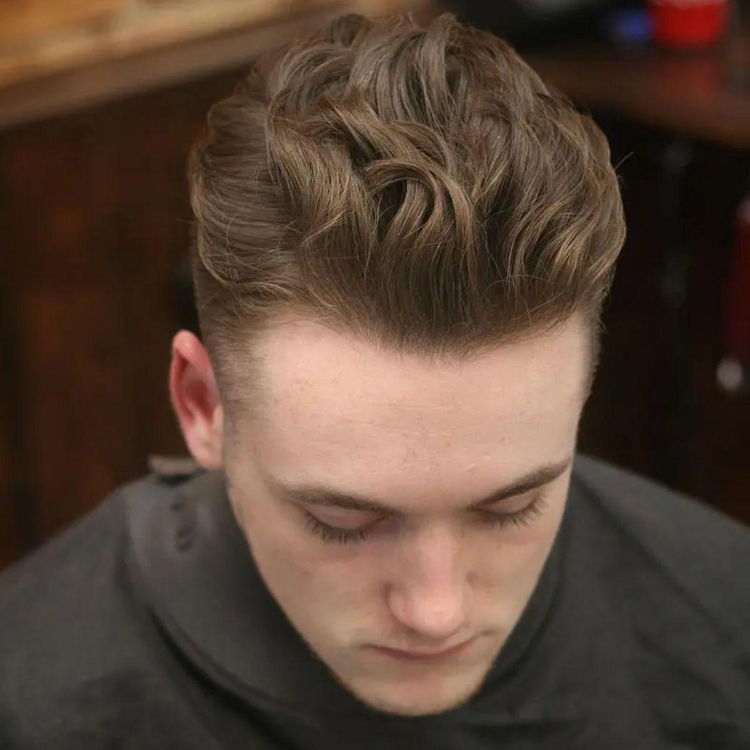 Kiểu tóc undercut uốn xoăn nhẹ - Barber Shop Vũ Trí