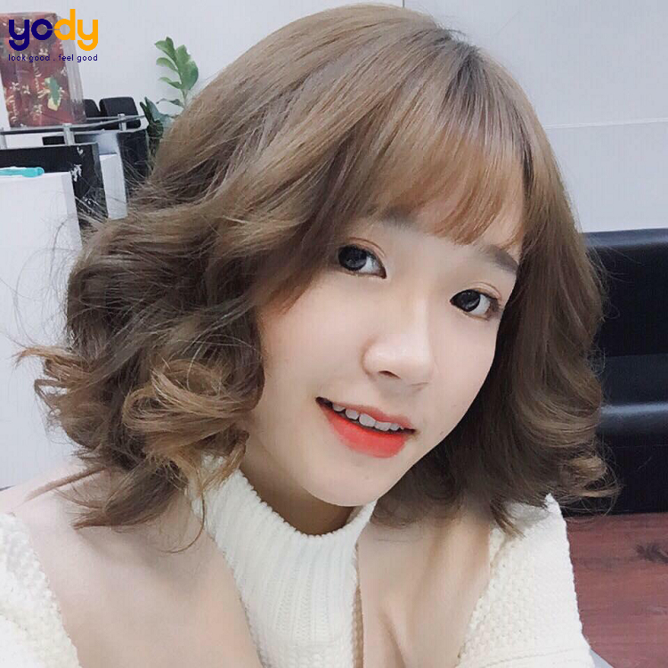 tóc xoăn ngang vai cho mặt tròn