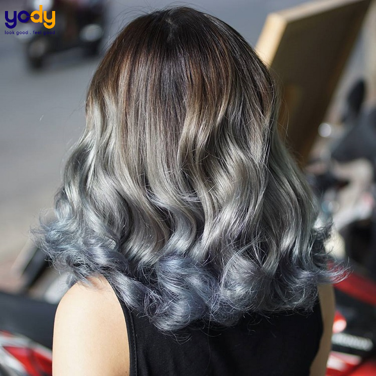 tóc xoăn ngang vai cho mặt tròn