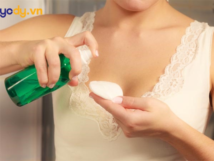 toner cho da dầu mụn