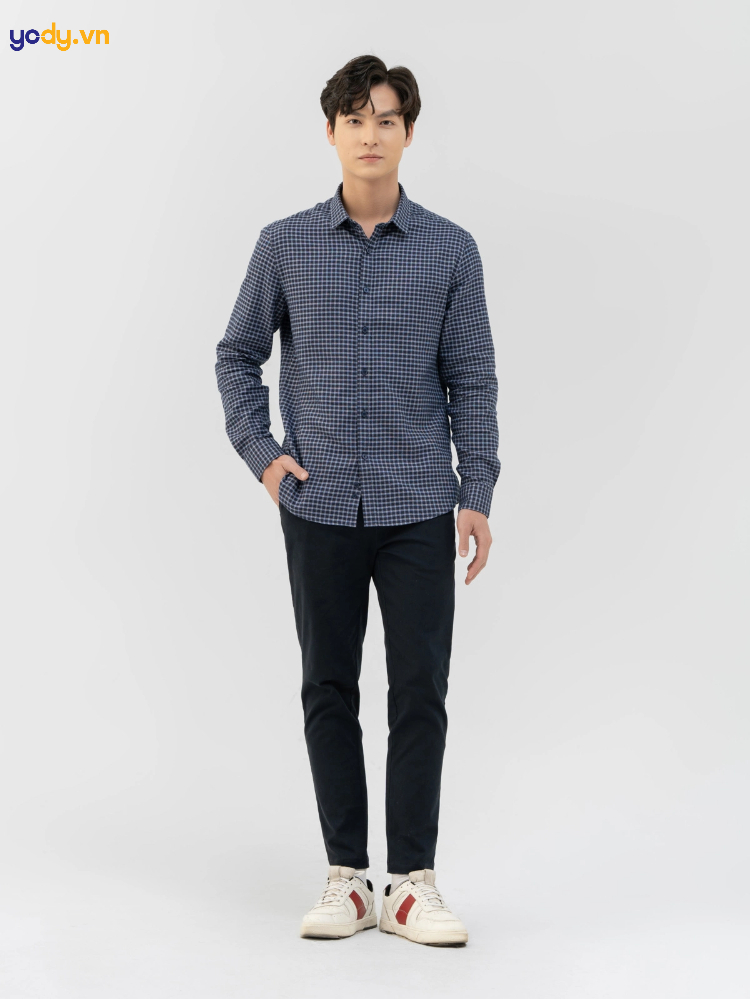 Sơ mi mix cùng quần kaki