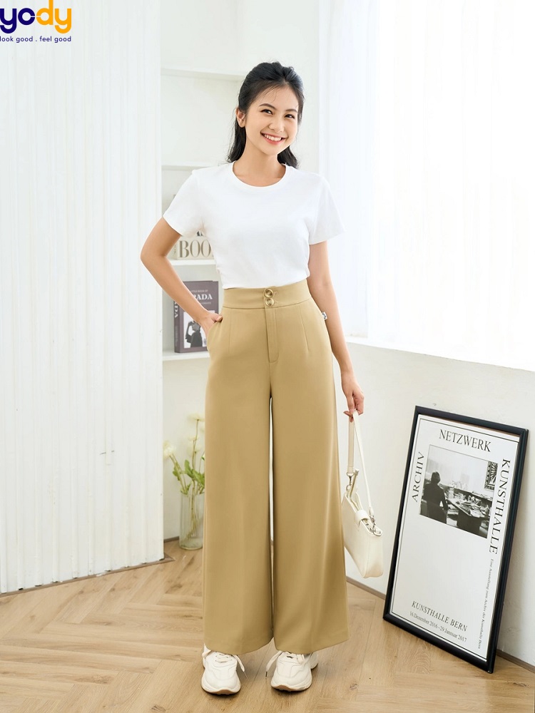 Áo thun trắng nữ mix với quần culottes