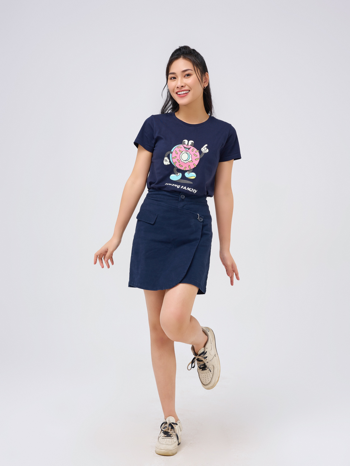 Áo Phông Nữ Cổ Tròn In Loving Family - AR Collections