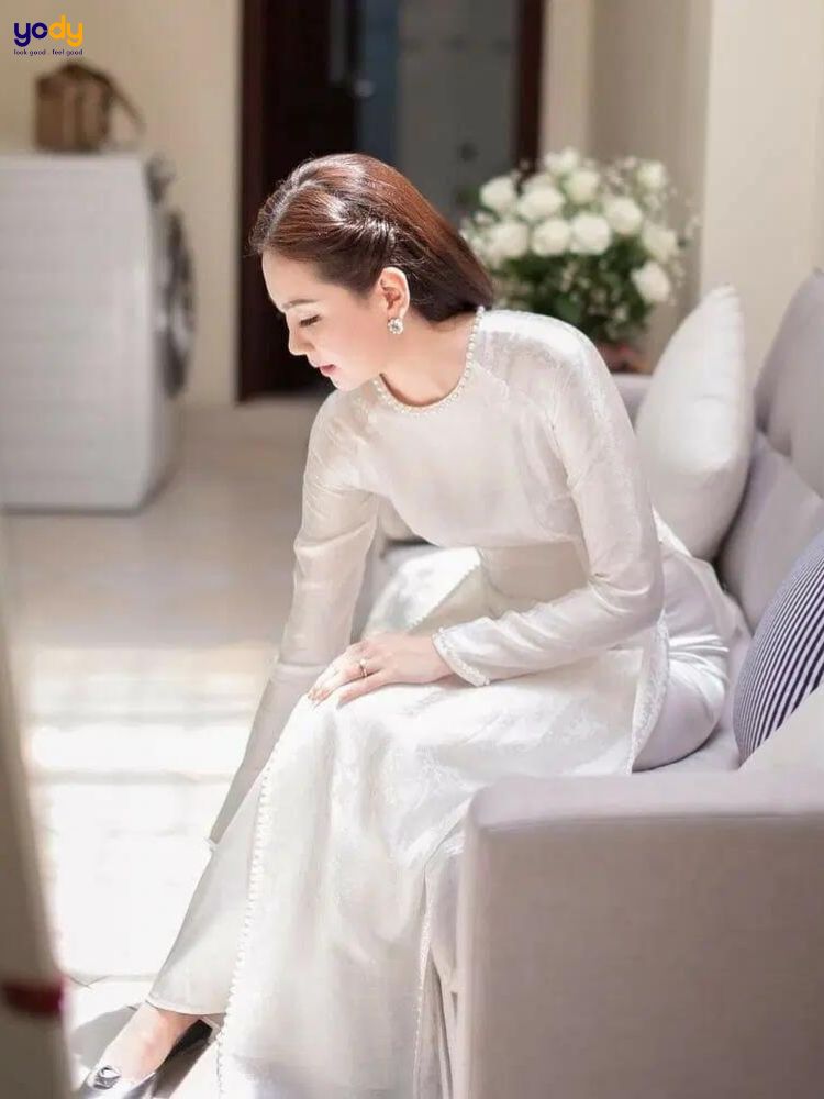 Áo dài làm bằng vảI lụa latin