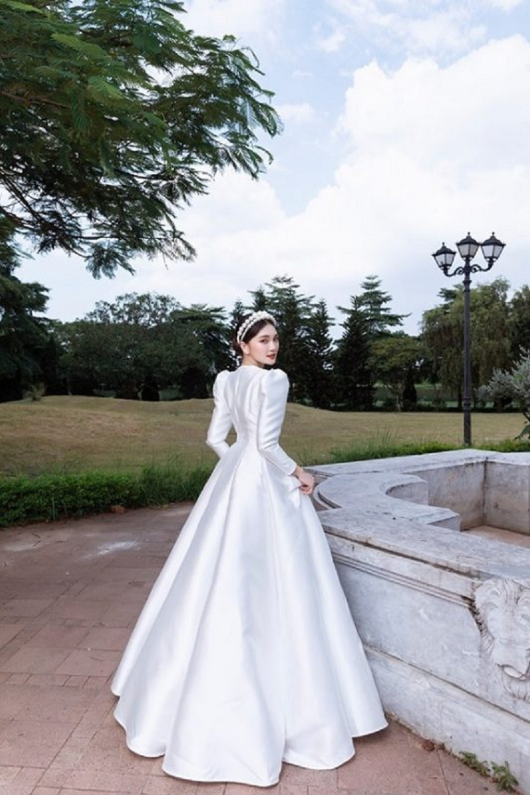 Váy cưới chất liệu Satin sang chảnh