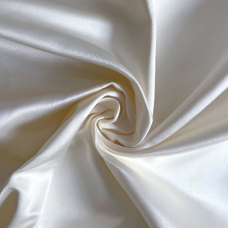 Chất liệu Satin Duchess bóng mịn