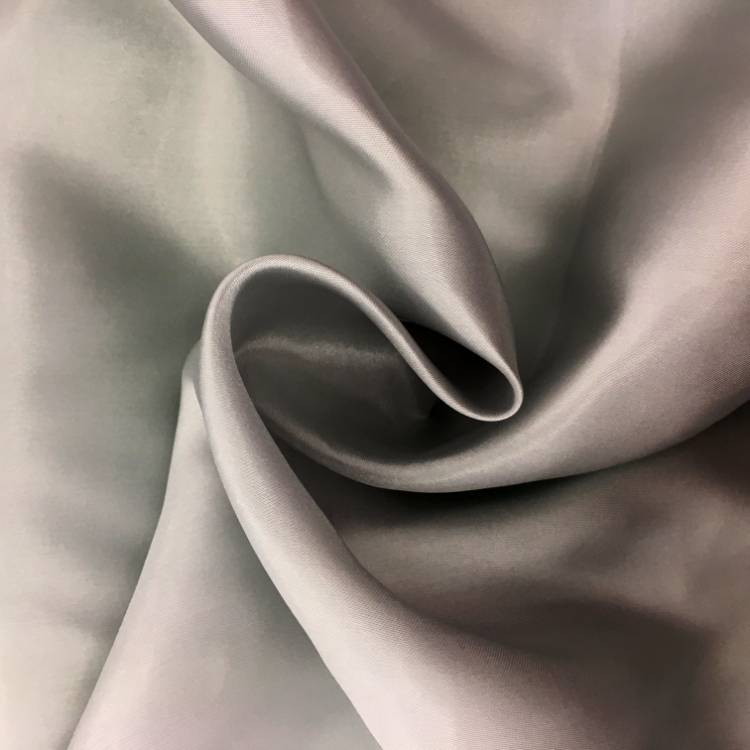 Vải Satin Polyester có khả năng cách nhiệt tốt