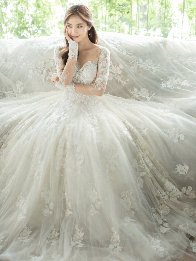 váy cưới màu trắng