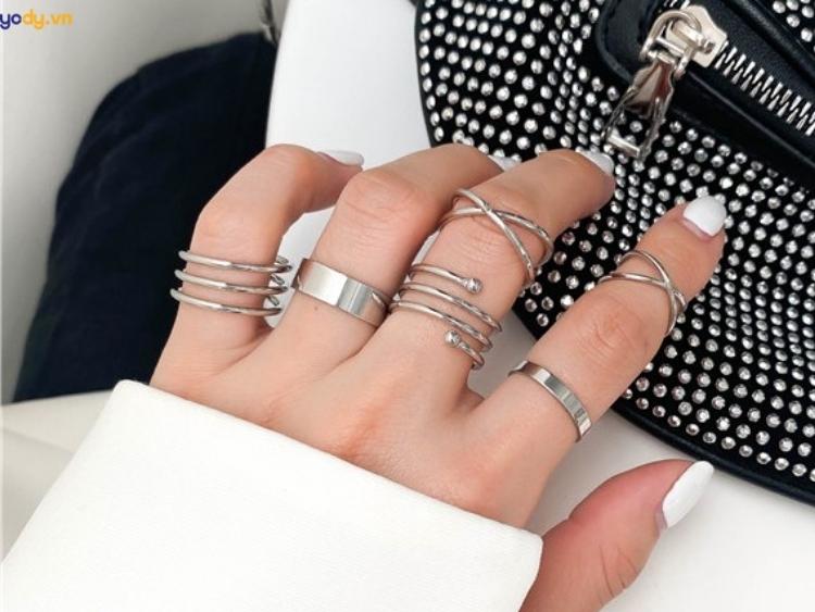 Ý nghĩa đeo nhẫn các ngón tay nữ
