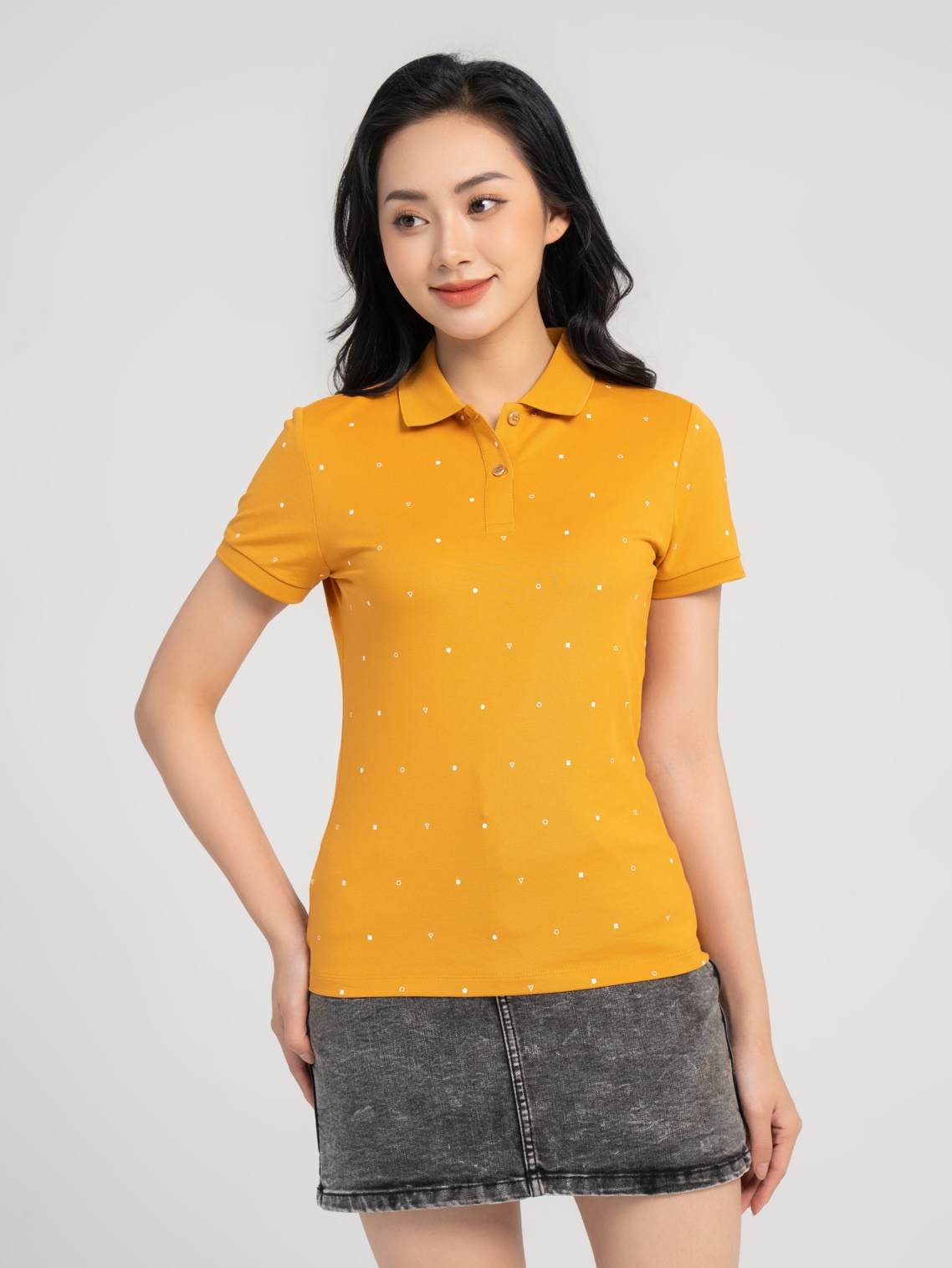 ao-polo-nu-mat-chim-in-tran-hinh-hoc