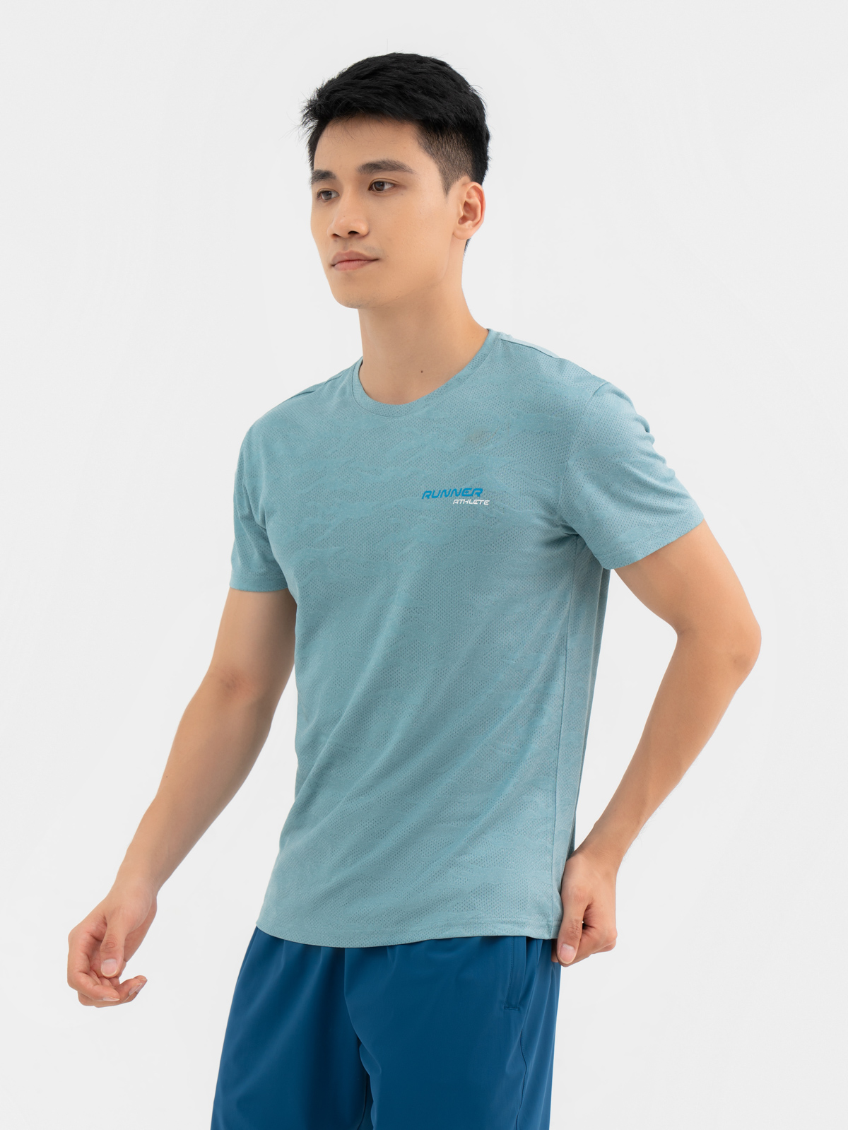 t-shirt-the-thao-nam-sieu-nhe-in-ngang-nguc