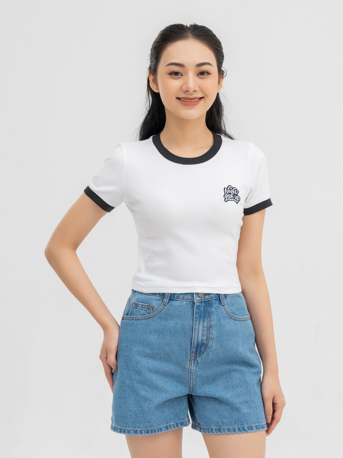 t-shirt-nu-dang-om-phoi-bo