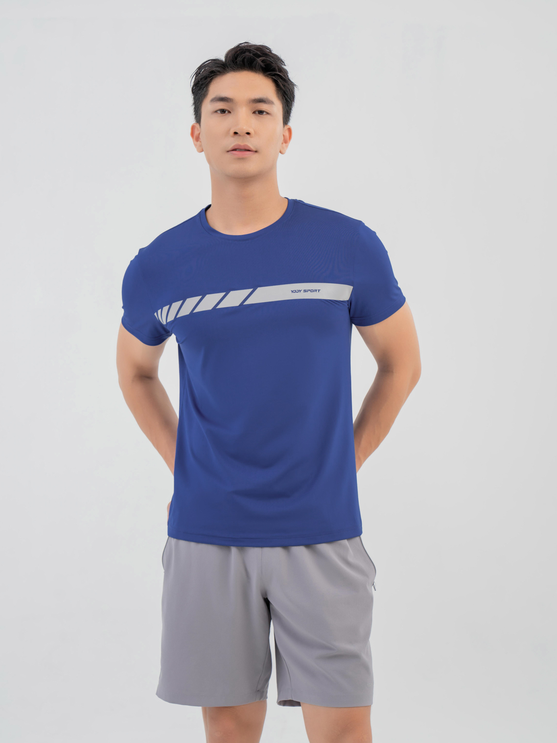 t-shirt-the-thao-nam-in-vach-phan-quang-nguc