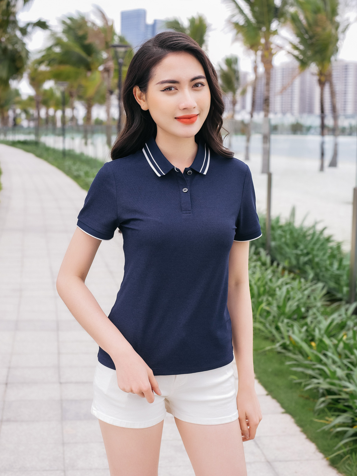 ao-polo-nu-vai-vo-hau-phoi-bo-chong-tinh-dien