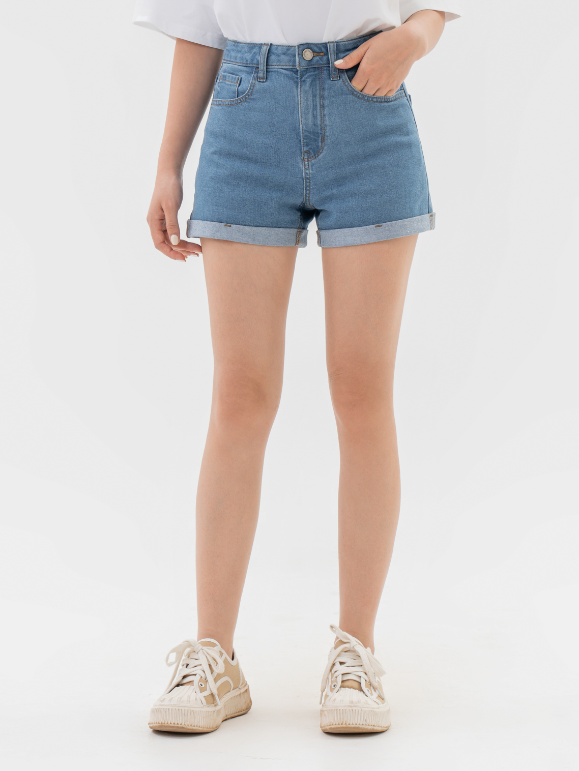 quan-short-jeans-nu-gau-gap-linh-hoat
