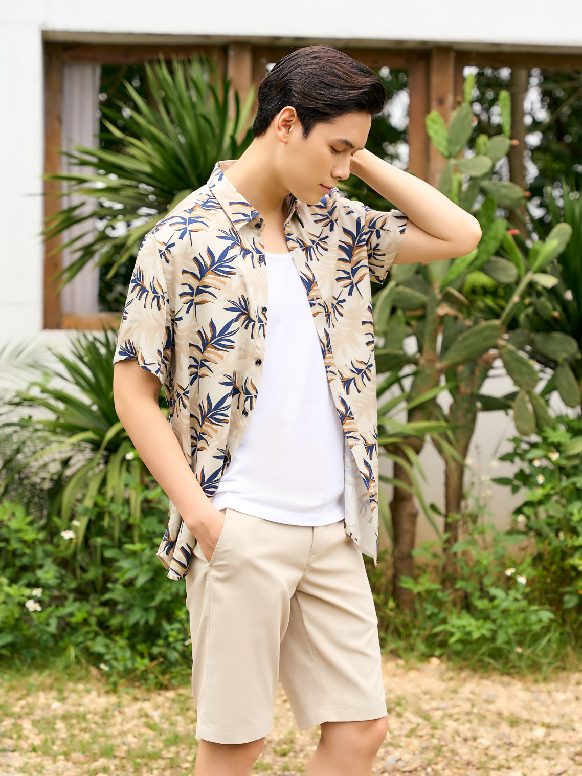 ao-so-mi-nam-tay-ngan-co-duc-hoa-tiet-la