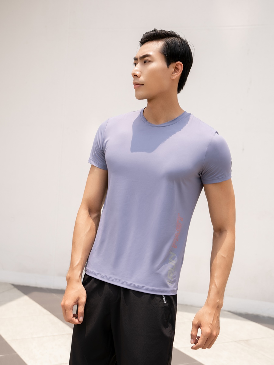 ao-t-shirt-nam-the-thao-in-chu-running-fast