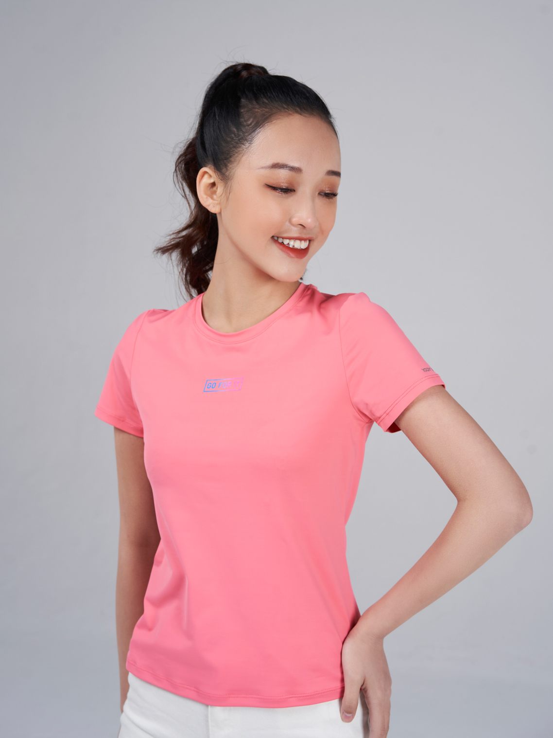 ao-t-shirt-nu-in-nguc-the-thao
