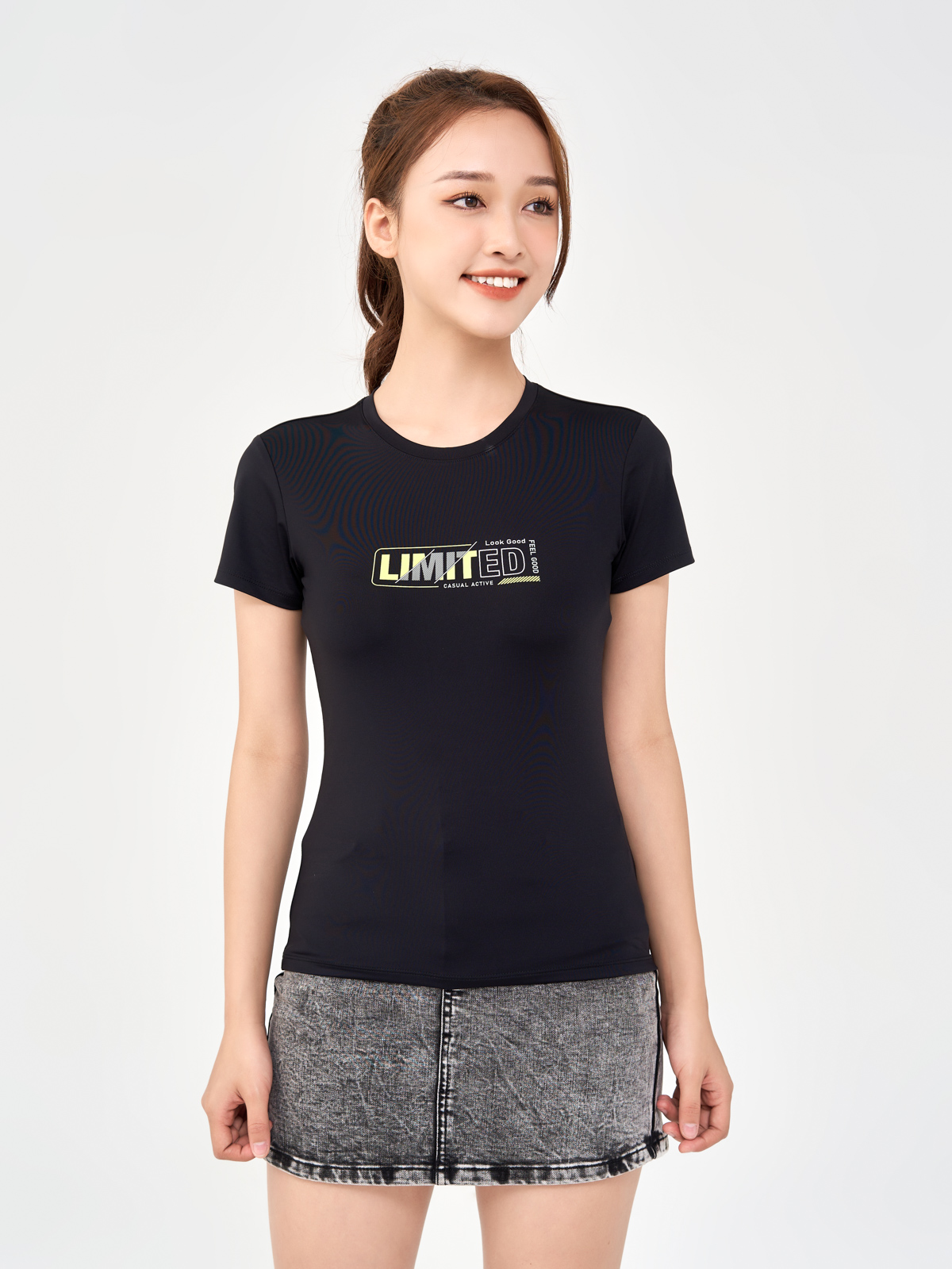 t-shirt-the-thao-nu-in-nguc-limited