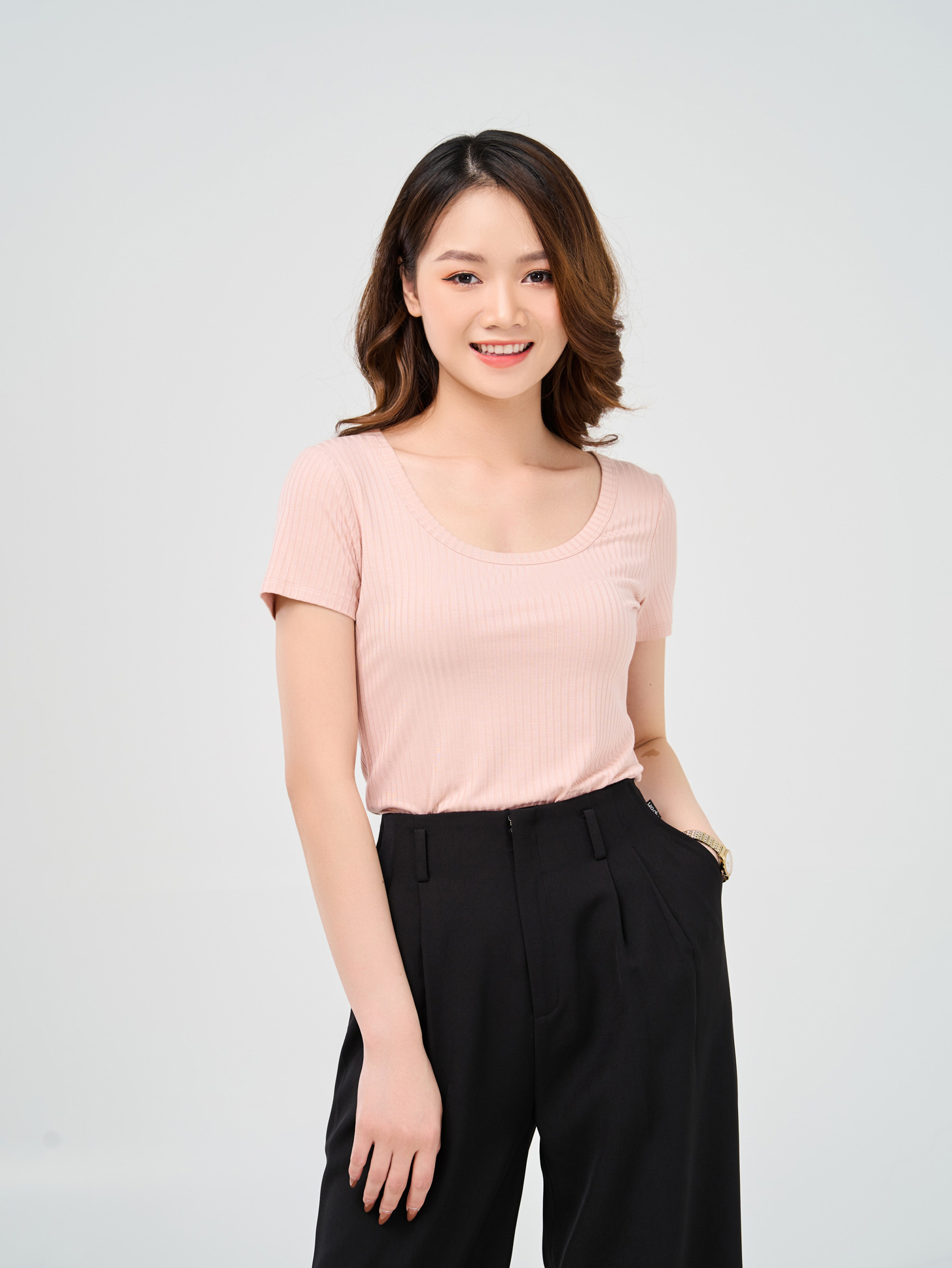 ao-thun-nu-om-co-vuong