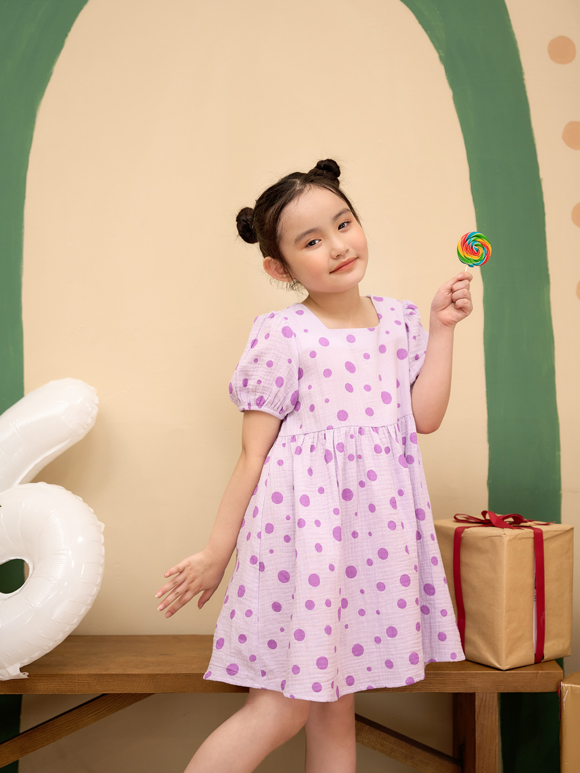 vay-babydoll-cho-be-co-vuong-cham-bi
