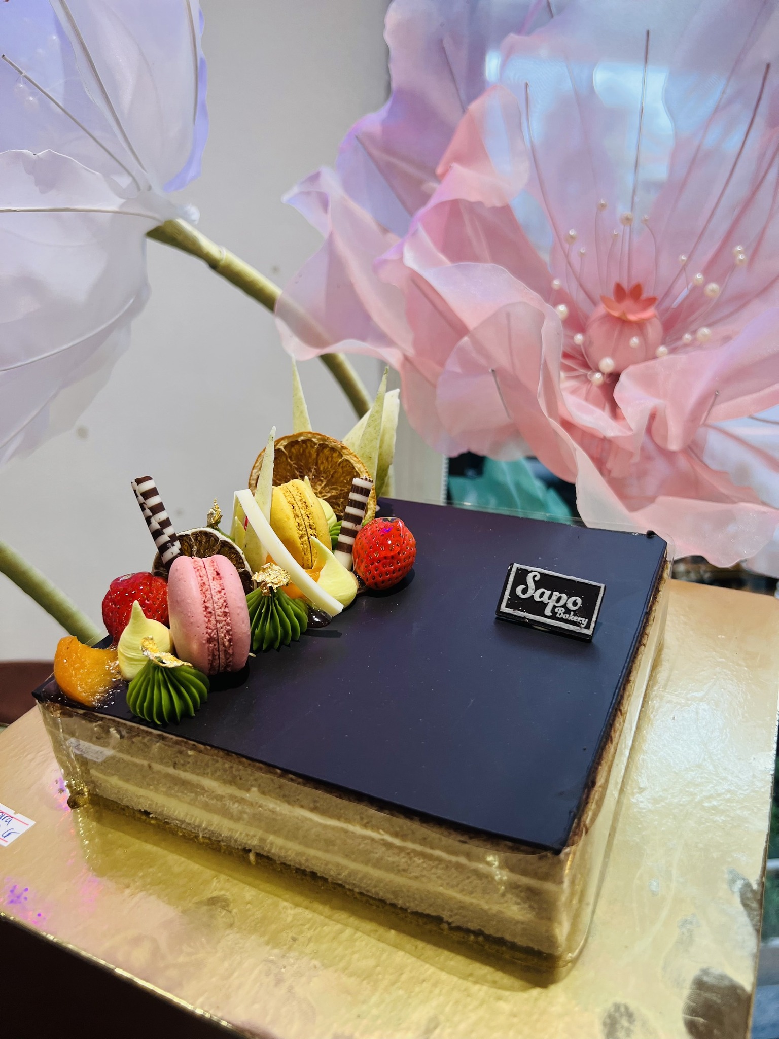 BÁNH OPERA LÀ GÌ? TẠI SAO MẪU BÁNH NÀY LẠI ĐƯỢC KHÁCH HÀNG ƯA CHUỘNG ĐẾN VẬY?