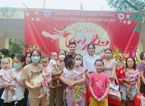 TRUNG THU CHO EM - SAPO Bakery trao tặng 250 suất quà Bệnh viện E